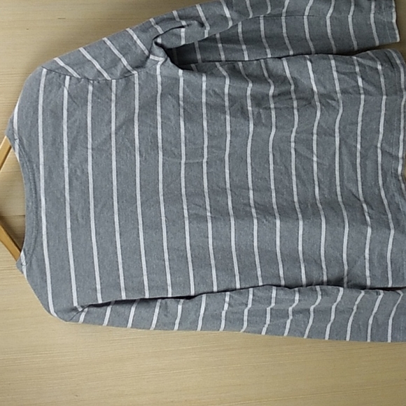 Banana Republic women's top gray and white striped in size large w long sleeves - Picture 3 of 5